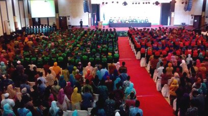 wisuda 33